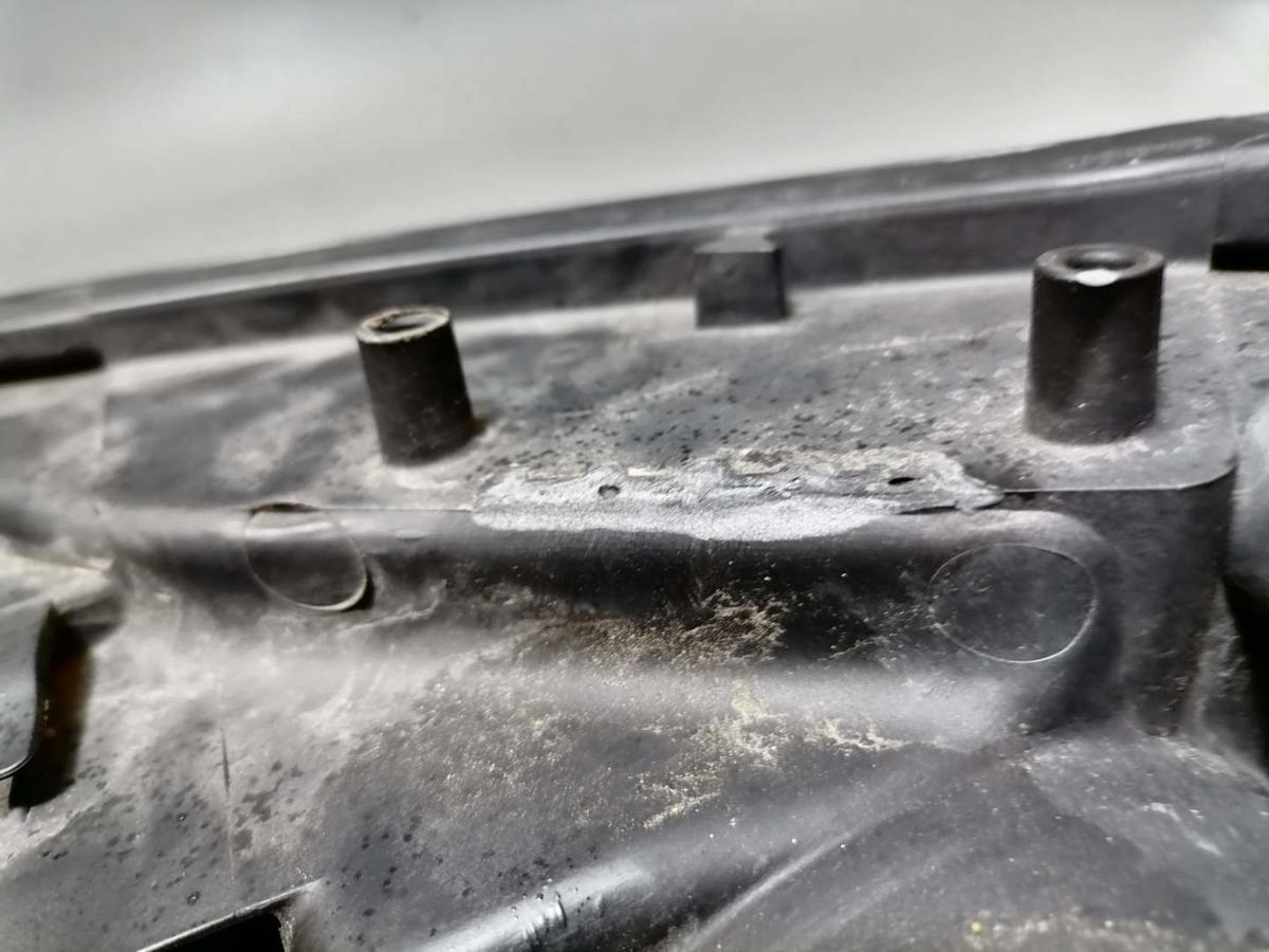 Dacia Sandero 2 original Scheinwerfer vorn rechts Halogen Halter oben abgebrochen Bj.2016